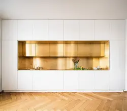 Латунь в интерьере кухни