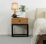Yataq Otağının Içərisində Tabure