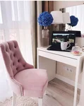 Курсӣ дар дохили хонаи хоб
