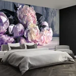 Yataq otağının interyerində peonies