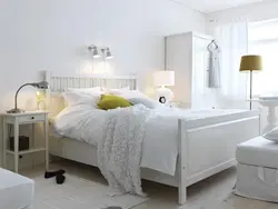 Ichki makonda Hemnes yotoqxonasi
