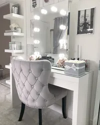Курсиҳо Дар Дохили Хонаи Хоб