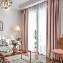 Qonaq otağının interyerində toz pərdələr