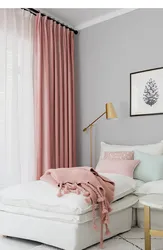 Powder curtains in the bedroom interior