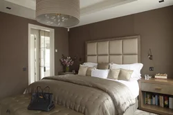 Milky wallpaper in the bedroom interior