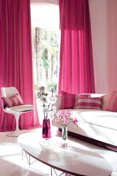 Lingonberry color in the bedroom interior