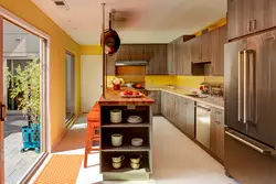 Желто коричневая кухня в интерьере