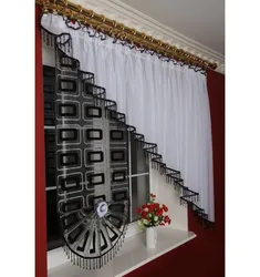Черный карниз в интерьере кухни