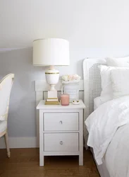 Nightstands сафед дар дохили хоб