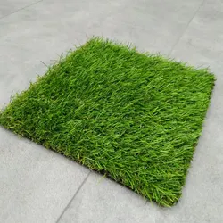 Banyonun içərisində süni ot