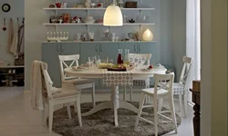 Mətbəx interyerində IKEA stulları