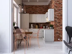 Oshxonaning ichki qismidagi g'ishtli loft