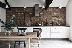 Mətbəx interyerində kərpic loft