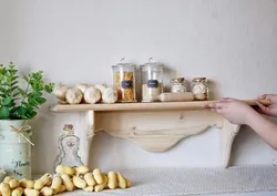 Полка для специй в интерьере кухни