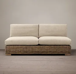 Диван бе armrests дар дохили ҳуҷраи меҳмонхона