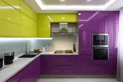 Интерьер кухни в фиолетово зеленом цвете