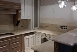 Миланский мрамор столешница в интерьере кухни