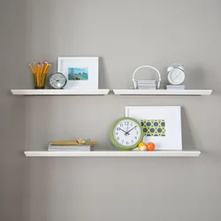 Белые полки на кухне в интерьере