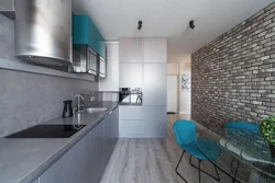 Interyerdə beton görünüşlü boz mətbəx