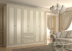 Классический шкаф в гостиную в интерьере