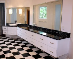 Countertop мармар сиёҳ дар дохили ошхона