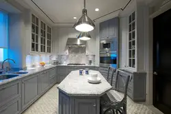 Ошхона хокистарӣ дар дохили бо countertops мармар