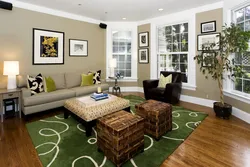 Combination of furniture and wallpaper in the living room interior