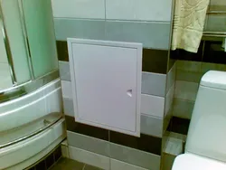Ichki qismdagi banyoda plitkalar uchun lyuklar