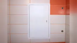 Interyerdə banyoda plitələr üçün lyuklar