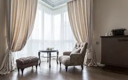 Salonda tül ilə interyerdə mərmər pərdələr