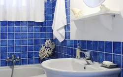 Design of old tiles in the bathroom
