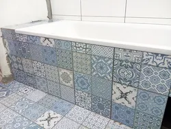 Design of old tiles in the bathroom