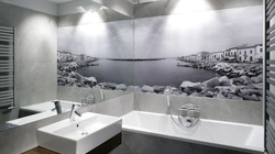 Bathroom design with pictures on the wall
