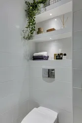 Installation design in the bathroom with shelves