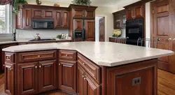 Тарҳи ошхона чӯбӣ бо countertops мармар