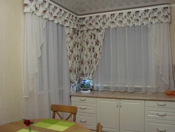 Бұрыштық асүй дизайны және ас үйге арналған перделер