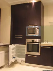 Dizayn qaz sobası, soyuducu və mikrodalğalı ilə mətbəx