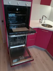 Qaz sobası və qabyuyan maşın ilə mətbəx dizaynı