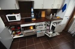 Kitchen with dishwasher and oven design