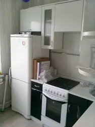 Дызайн кухні 6 метраў з калонкай халадзільнікам і пральнай
