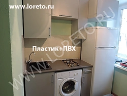 Дызайн кухні 6 метраў з калонкай халадзільнікам і пральнай