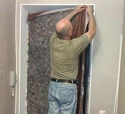 Photo apartment door soundproofing
