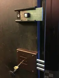 Mənzil qapısının kilidi fotoşəkili