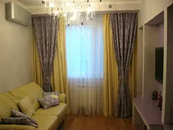 Mənzil fotoşəkilində adi pərdələr