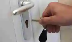 Сурати дари квартира бо калидхо