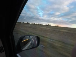 Kvartiraning derazasidan mashina surati