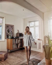 Фото стоящей у стены квартиры