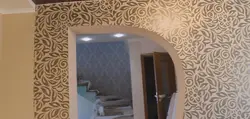 Камон дар як квартира бо сурати обои