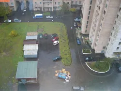 Фото из окна квартиры во двор