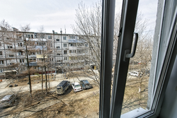 Сурат аз тирезаи квартира ба сахни хавлй